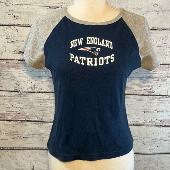 New England Patriots Cropped T-Shirt Blue/Gray-Large - Picture 1 of 2